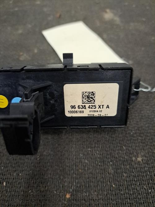 Image Bouton de warning - PEUGEOT 3008 1