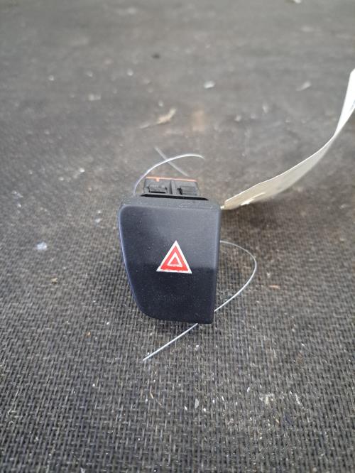 Image Bouton de warning - PEUGEOT 5008 1