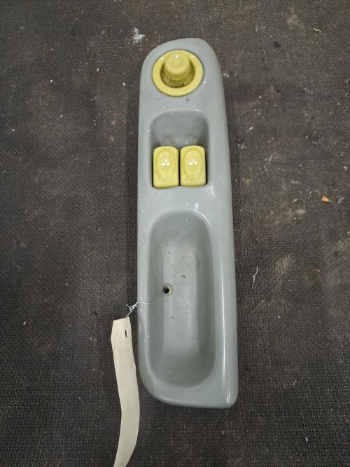 Image Interrupteur de leve vitre avant gauche - RENAULT TWINGO 1