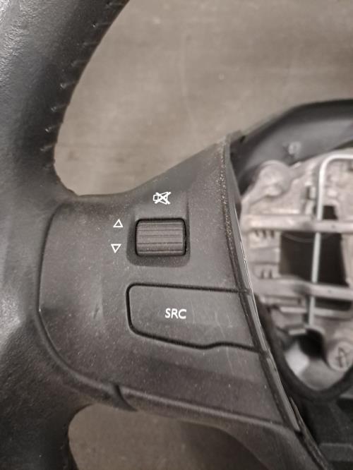 Image Volant - PEUGEOT 208 1