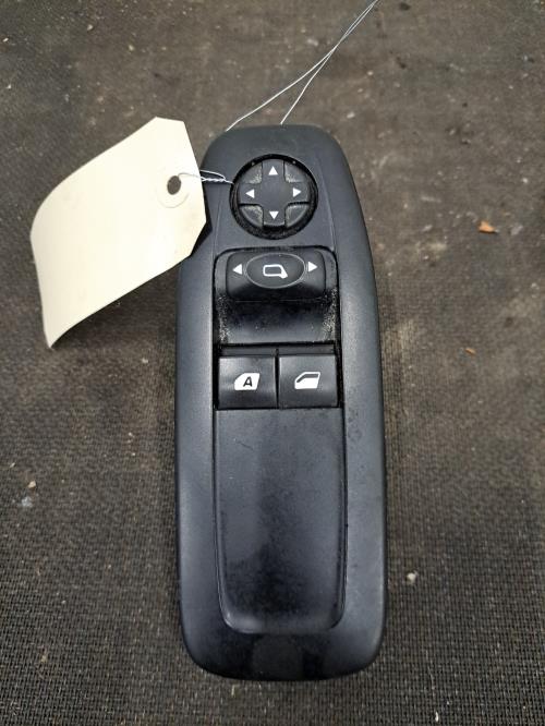 Image Interrupteur de leve vitre avant gauche - PEUGEOT 208 1