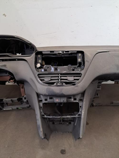 Image Tableau de bord - PEUGEOT 208 1