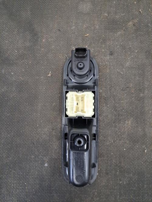 Image Interrupteur de leve vitre avant gauche - RENAULT TWINGO 3