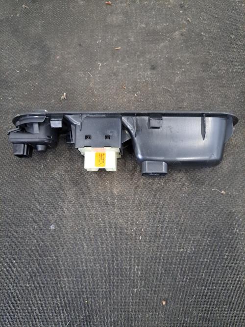 Image Interrupteur de leve vitre avant gauche - RENAULT TWINGO 3