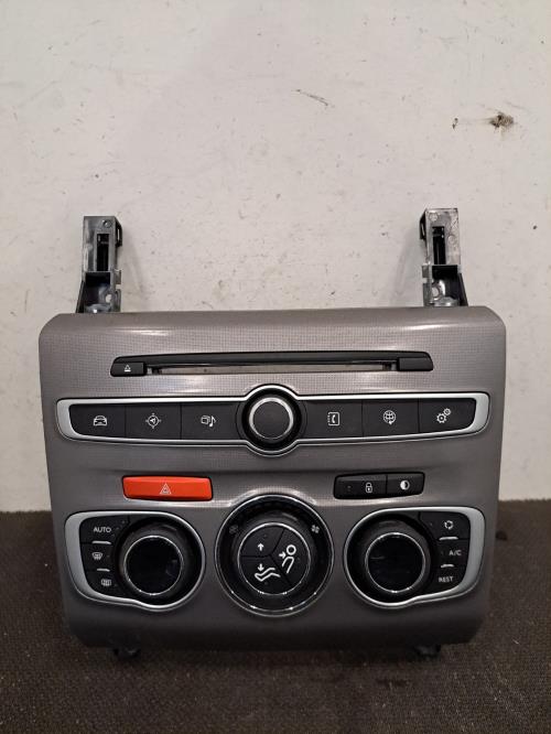 Image Facade autoradio - CITROEN C4 2