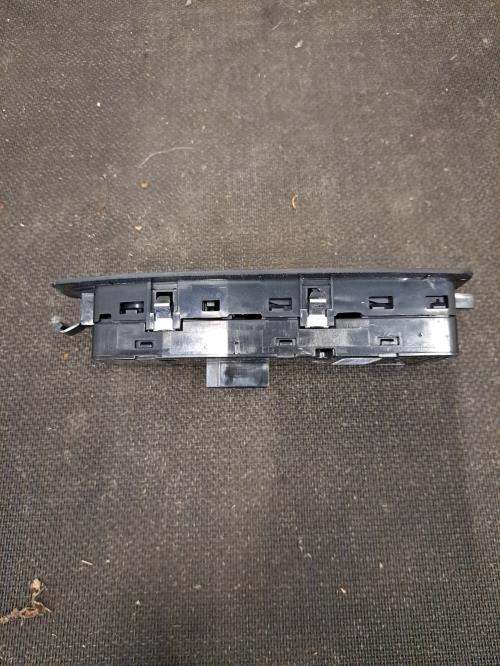 Image Interrupteur de leve vitre avant gauche - BMW SERIE 1 F20
