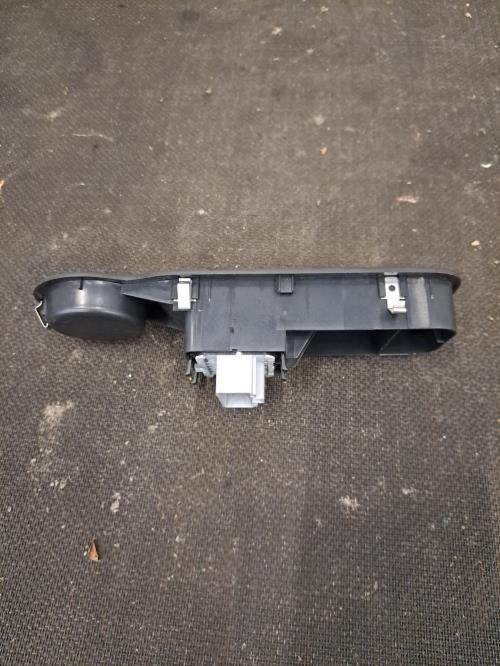 Image Interrupteur de leve vitre avant gauche - RENAULT MODUS
