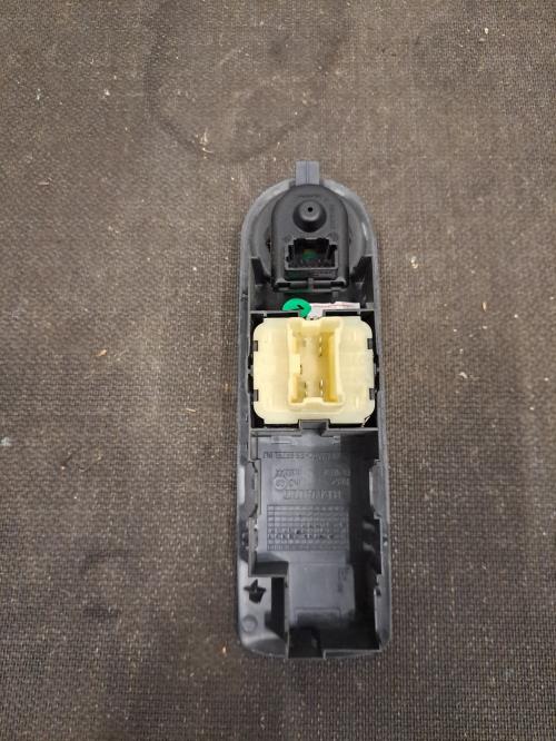 Image Interrupteur de leve vitre avant gauche - RENAULT CLIO 4