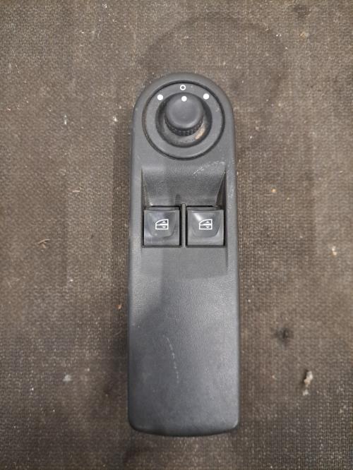 Image Interrupteur de leve vitre avant gauche - RENAULT CLIO 4