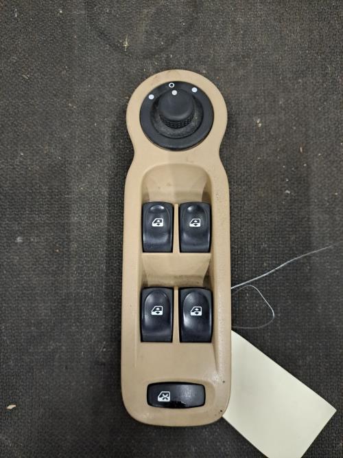 Image Interrupteur de leve vitre avant gauche - RENAULT MODUS