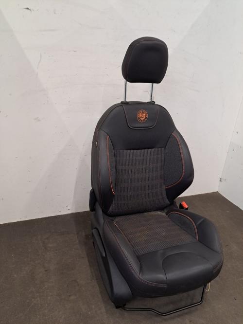 Image Interieur complet - PEUGEOT 208 1