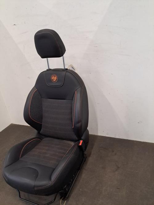 Image Interieur complet - PEUGEOT 208 1