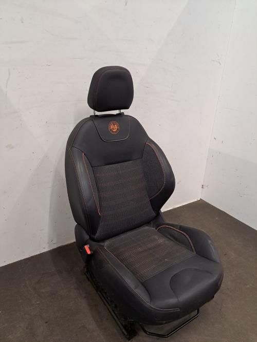 Image Interieur complet - PEUGEOT 208 1