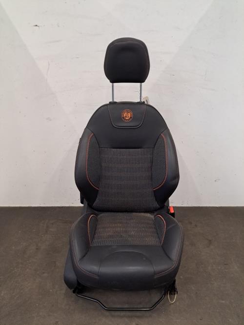 Image Interieur complet - PEUGEOT 208 1