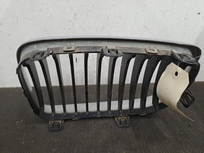 Image Grille de calandre droite - BMW SERIE 1 E81