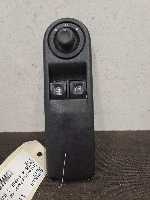 Image Interrupteur de leve vitre avant gauche - RENAULT CLIO 4