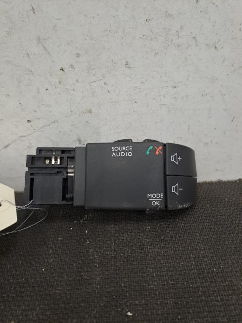 Image Commande autoradio - RENAULT CLIO 4