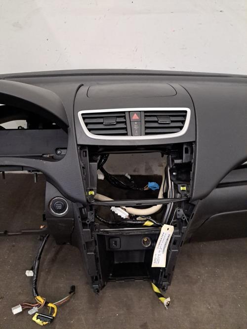 Image Planche de bord complete - SUZUKI SWIFT 4