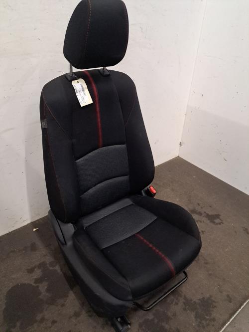 Image Interieur complet - MAZDA 2 3