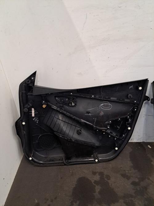 Image Interieur complet - MAZDA 2 3