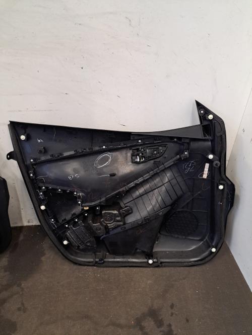 Image Interieur complet - MAZDA 2 3