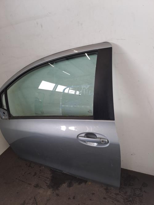 Image Porte avant gauche - TOYOTA YARIS 2