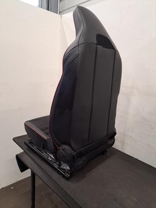 Image Siege avant droit - MAZDA MX5 4