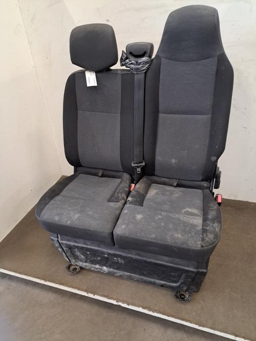 Image Siege avant droit (banquette double) - NISSAN NV400
