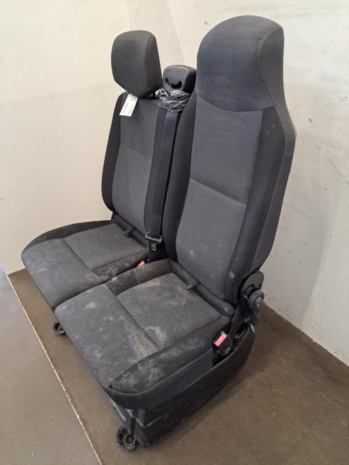 Image Siege avant droit (banquette double) - NISSAN NV400