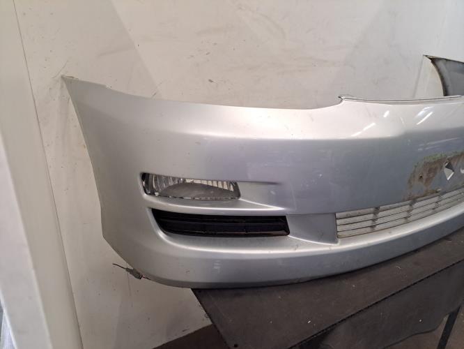 Image Pare choc avant - TOYOTA AVENSIS VERSO