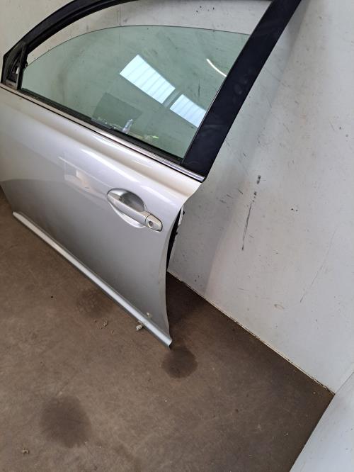 Image Porte avant gauche - TOYOTA AVENSIS 2