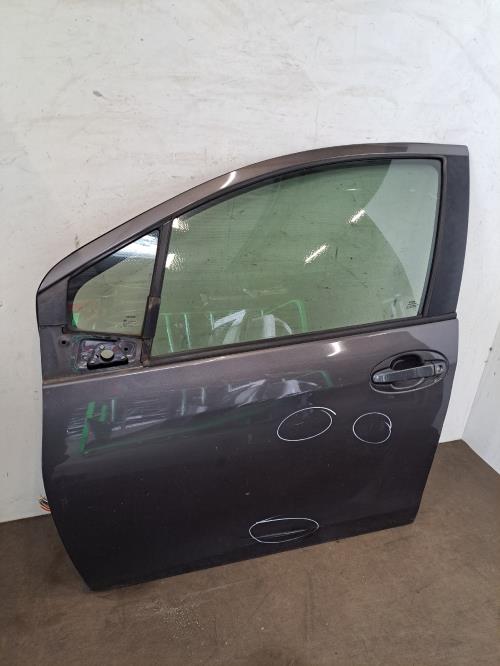 Image Porte avant gauche - TOYOTA YARIS 3