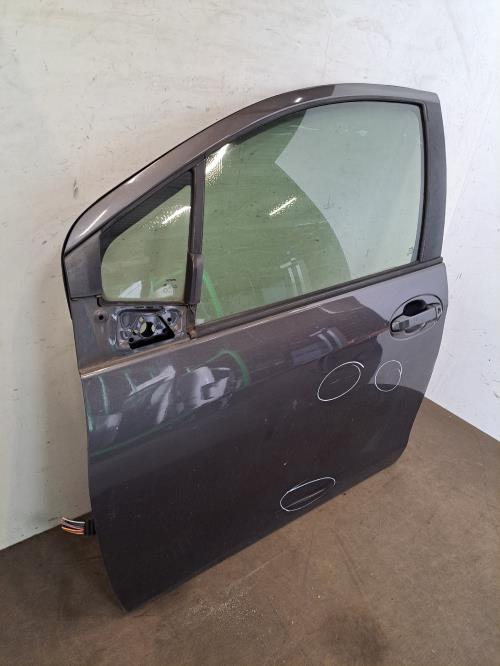 Image Porte avant gauche - TOYOTA YARIS 3