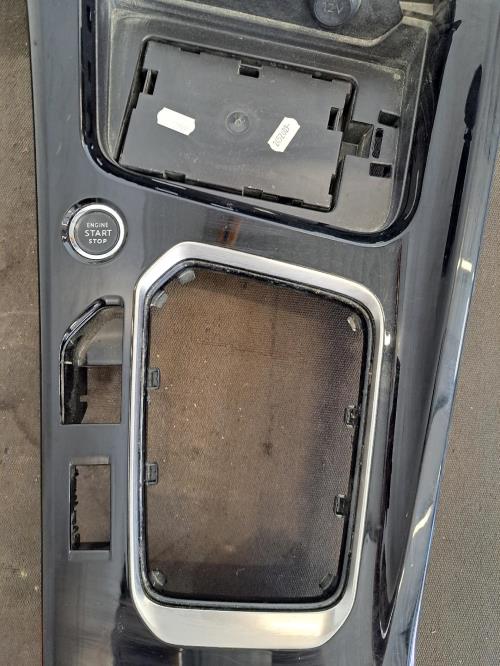 Image Console central (interieur plastique) - PEUGEOT 508 2