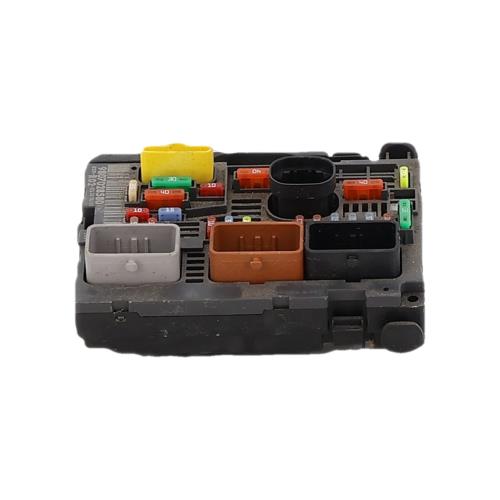 Image Boitier servitude moteur (BSM) - PEUGEOT 5008 1