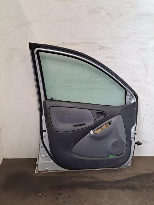 Image Porte avant gauche - TOYOTA YARIS 1