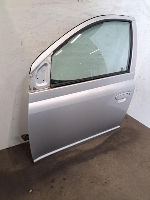 Image Porte avant gauche - TOYOTA YARIS 1