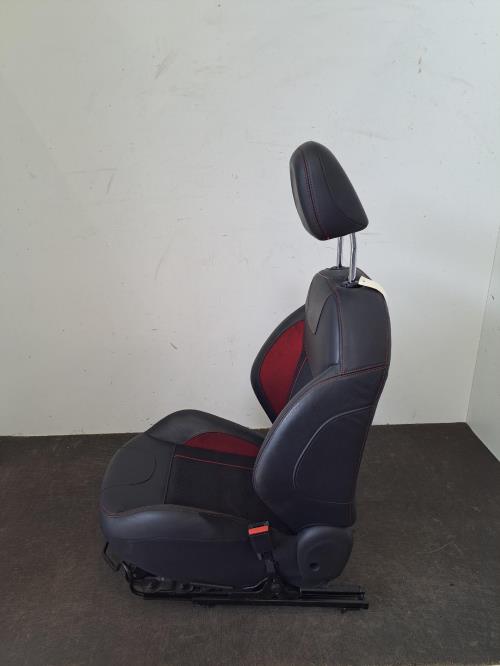 Image Siege avant droit - PEUGEOT 208 1
