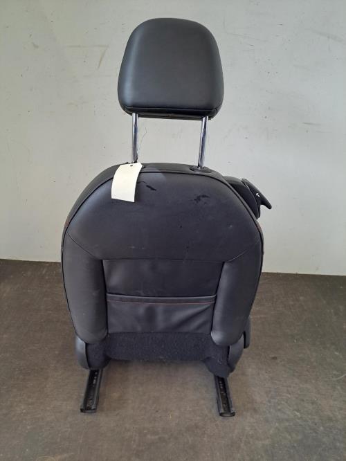 Image Siege avant droit - PEUGEOT 208 1