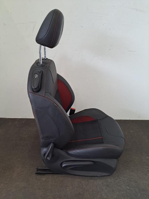 Image Siege avant droit - PEUGEOT 208 1