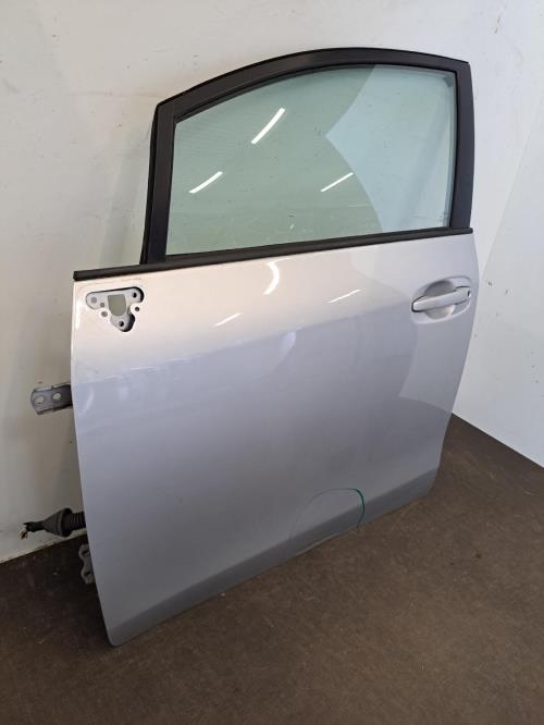 Image Porte avant gauche - TOYOTA VERSO
