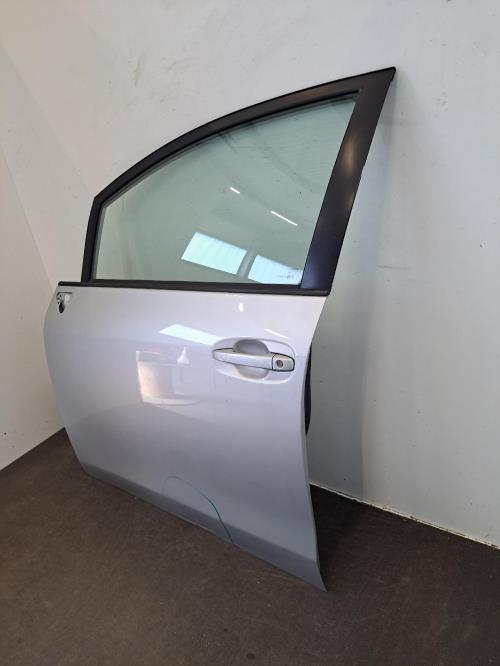 Image Porte avant gauche - TOYOTA VERSO