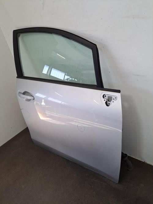 Image Porte avant droit - TOYOTA VERSO