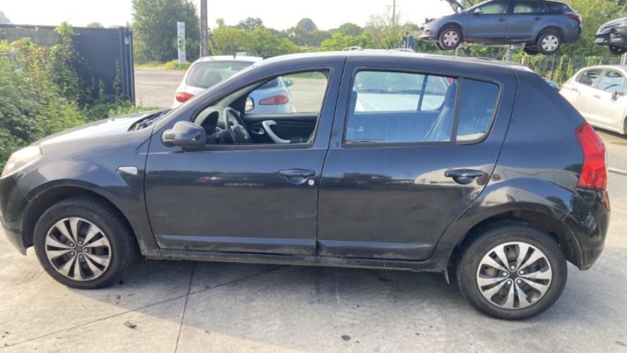 Image Capot - DACIA SANDERO 1