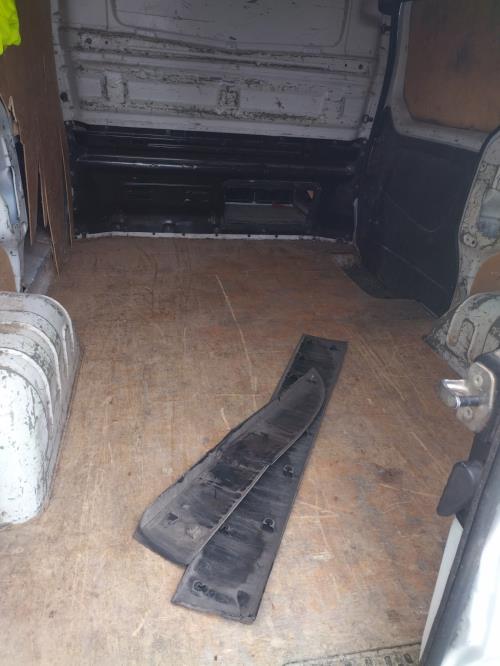 Image Reservoir essence - RENAULT TRAFIC 3 COURT