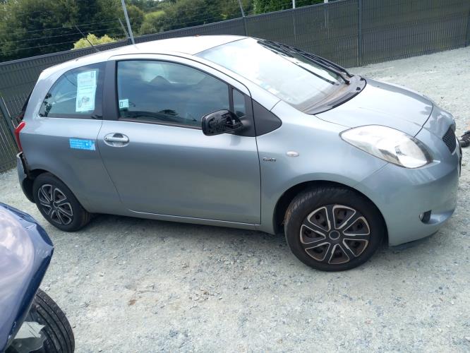 Image Capot - TOYOTA YARIS 2