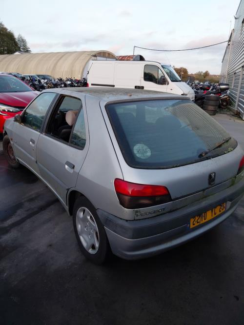 Image Feu arriere principal droit (feux) - PEUGEOT 306