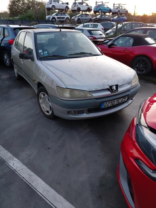 Image Feu arriere principal droit (feux) - PEUGEOT 306
