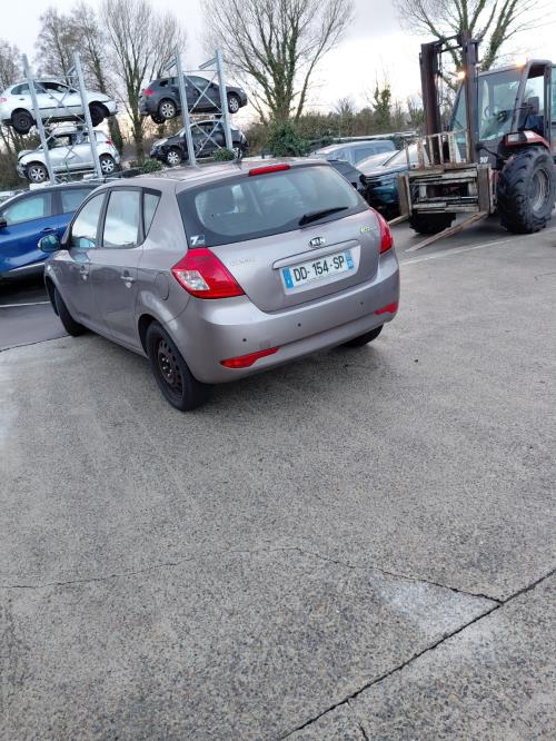 Image Porte avant gauche - KIA CEE-D 1