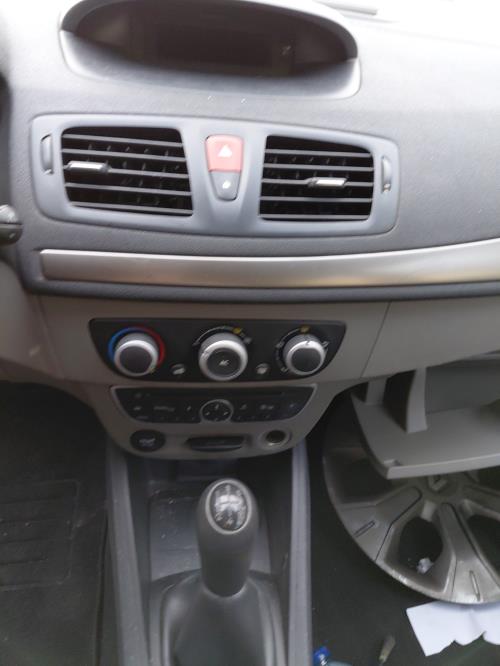 Image Anti brouillard gauche (feux) - RENAULT MEGANE 3